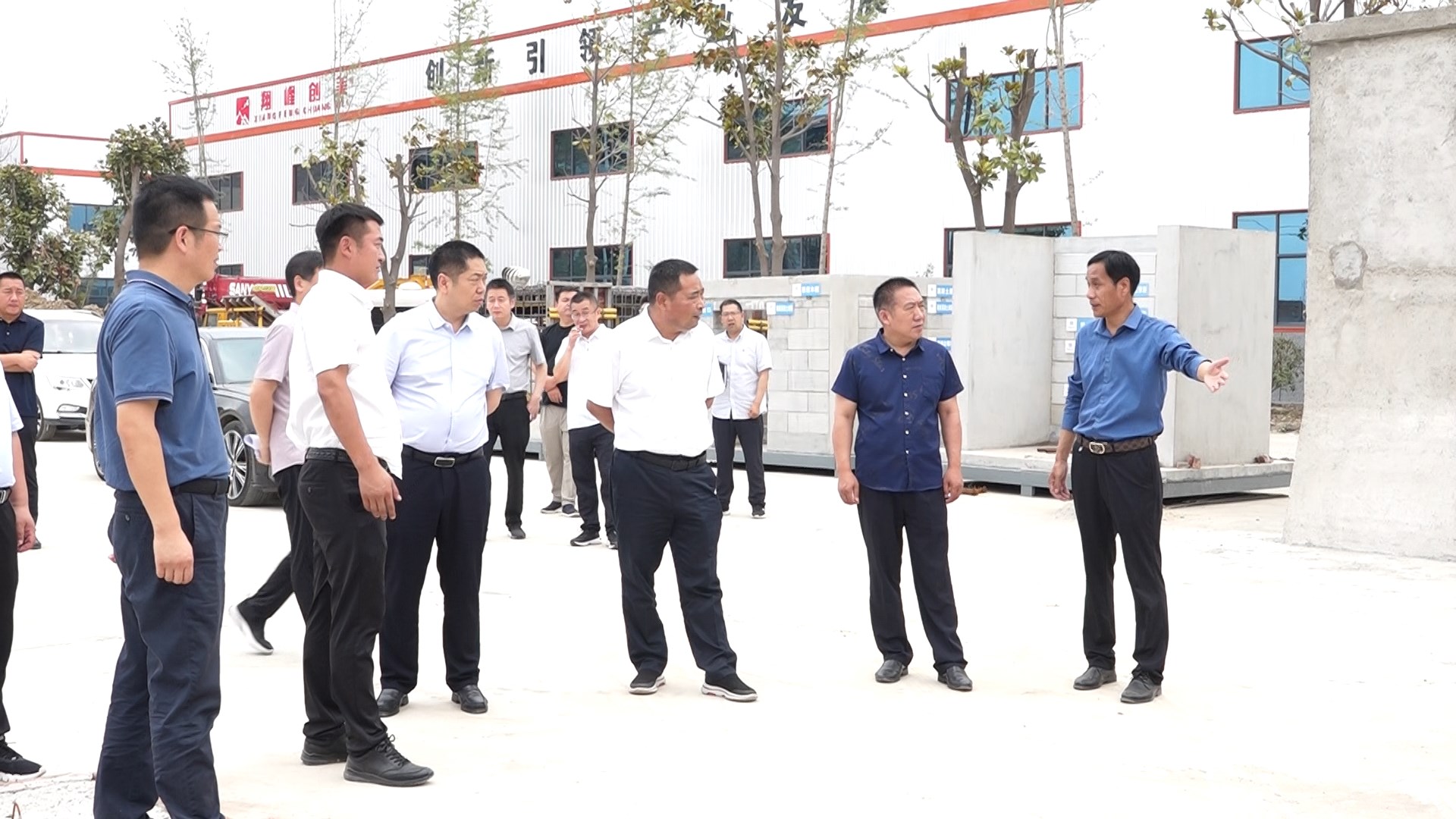 【翔峰新聞】市委書記趙丹 李飛帶隊調研秣陵鎮(zhèn)翔峰創(chuàng)美生產基地